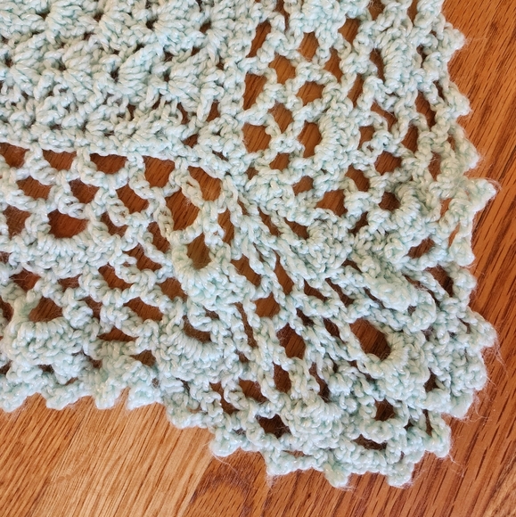 Hand-made knit green baby blanket - Picture 3 of 3